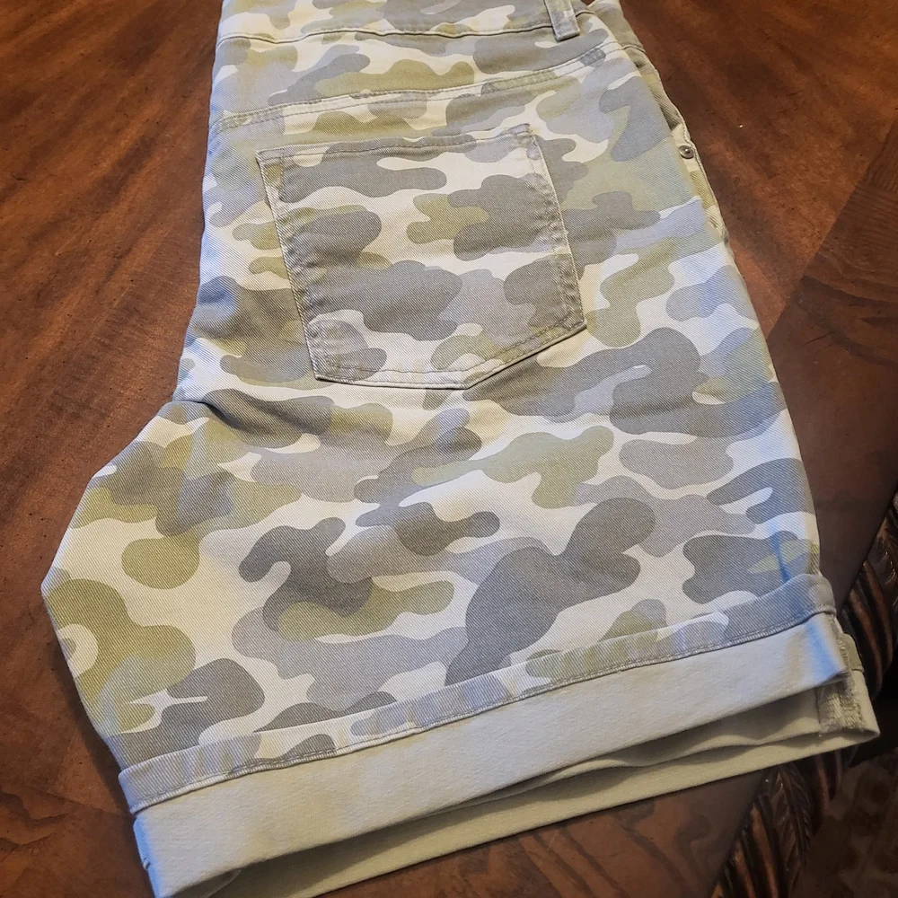 Style & Co. Olive Camo Women's Cargo Shorts New With Tag - Picture 5 of 14